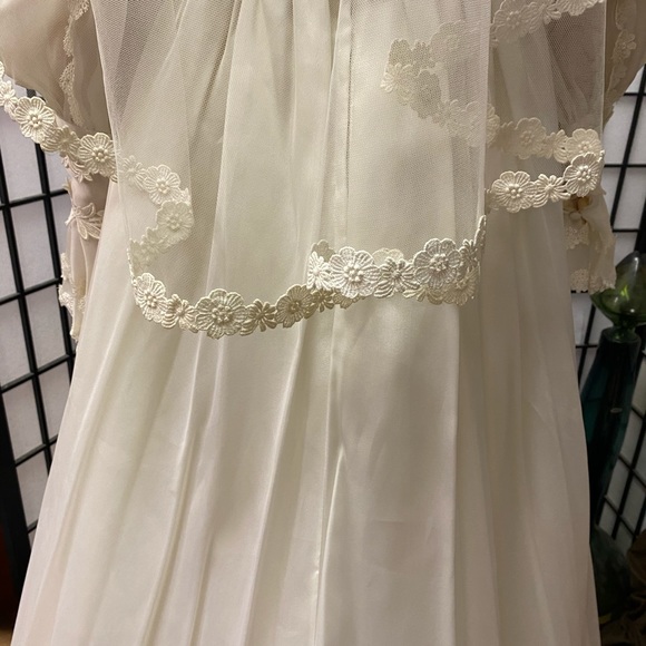 Exquisite Vintage Custom Ivory Wedding Dress/Veil - Picture 7 of 16